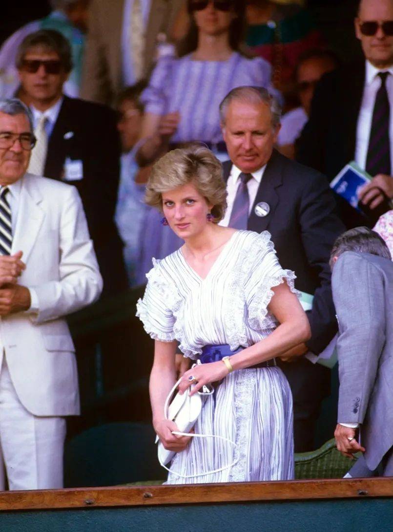 他个人的职 他个人的职